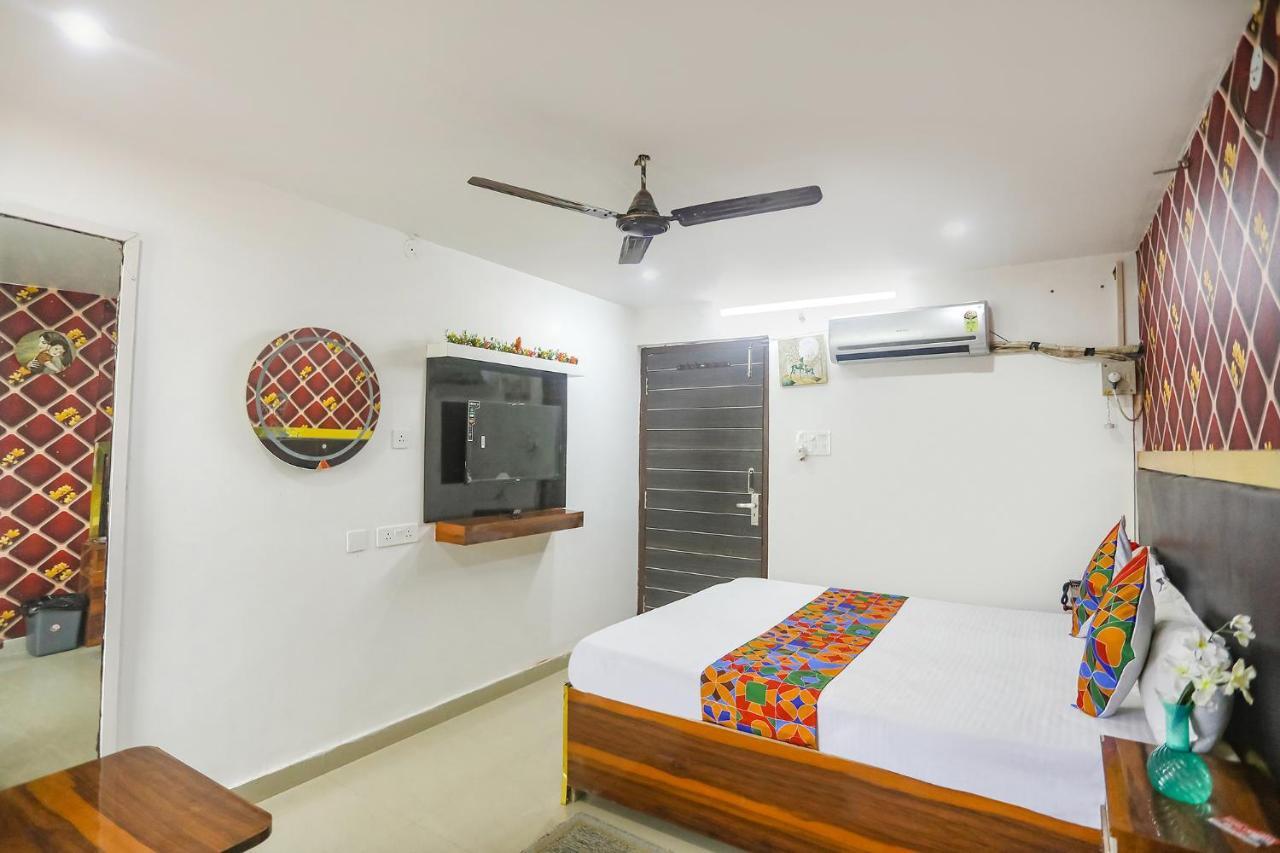 Fabexpress Umbrella Hotel Danapur Luaran gambar